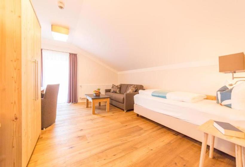 Отель Christine