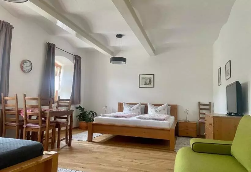 Отель Pension Bernhardhof