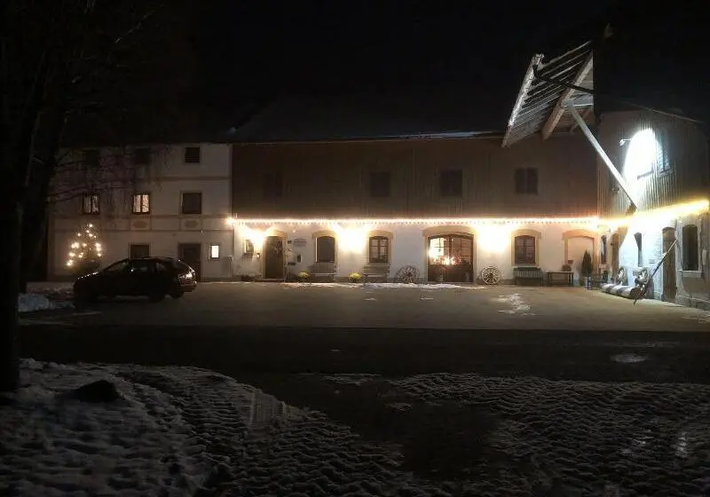 ホテル Pension Bernhardhof