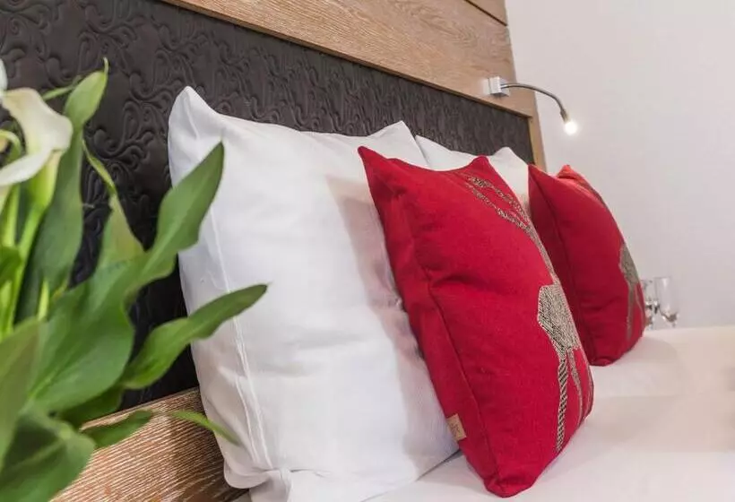 בית מלון כפרי Kreuz Garni Und Bar