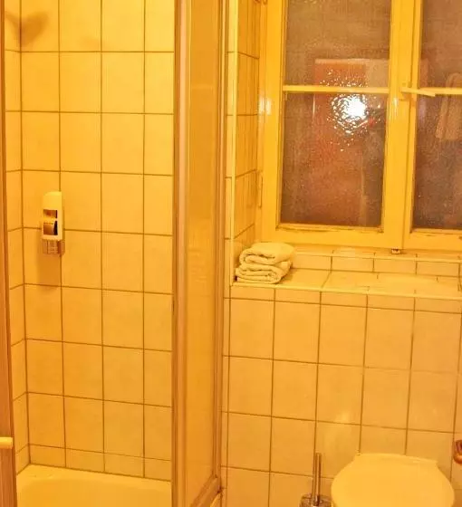 Hotelli Gasthof Zum Kauzen