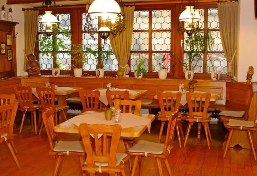 Hotelli Gasthof Zum Kauzen