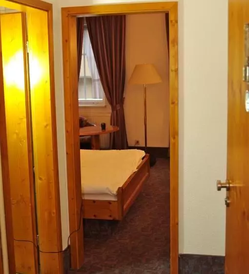 Hotelli Gasthof Zum Kauzen