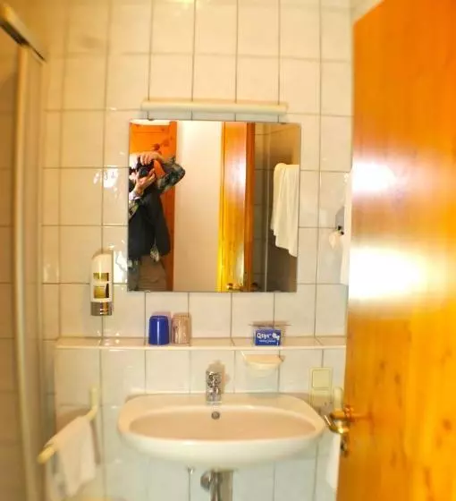 Hotelli Gasthof Zum Kauzen