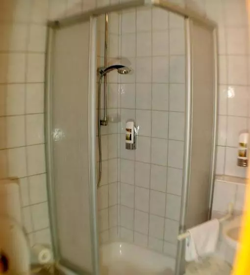 Hotelli Gasthof Zum Kauzen