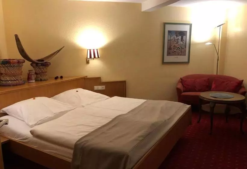 Пансион Der Hirsch & Frederix  Altstadt & Restaurant