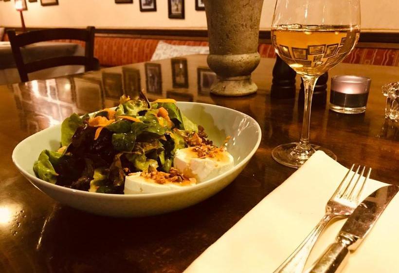 펜션 Der Hirsch & Frederix  Altstadt & Restaurant