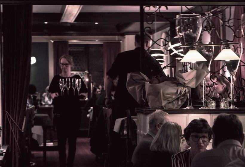 펜션 Der Hirsch & Frederix  Altstadt & Restaurant