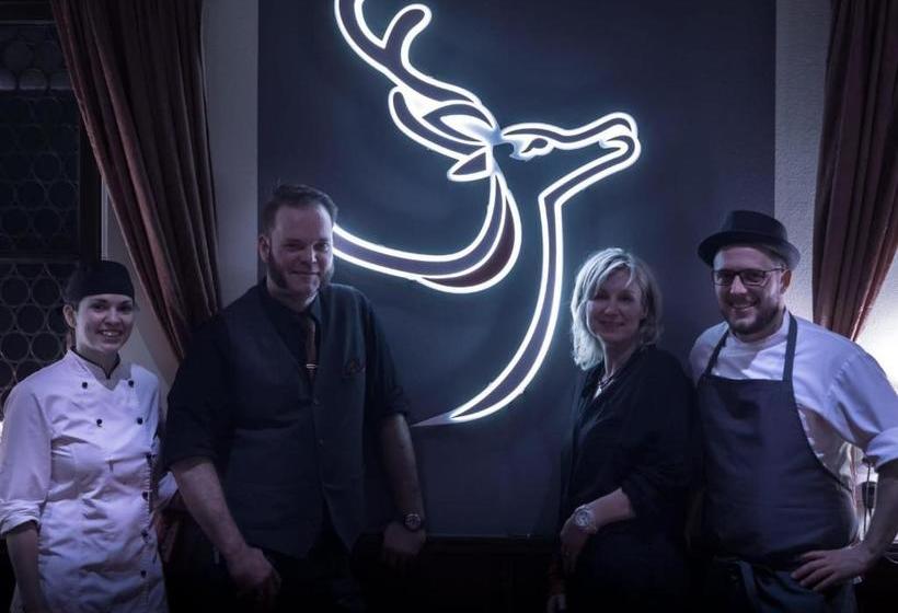 펜션 Der Hirsch & Frederix  Altstadt & Restaurant