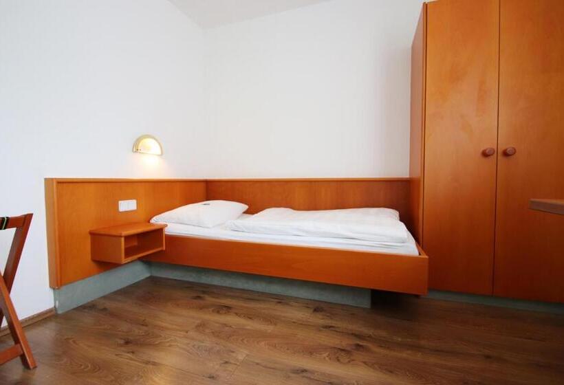 بنسيون Dörfler Garni