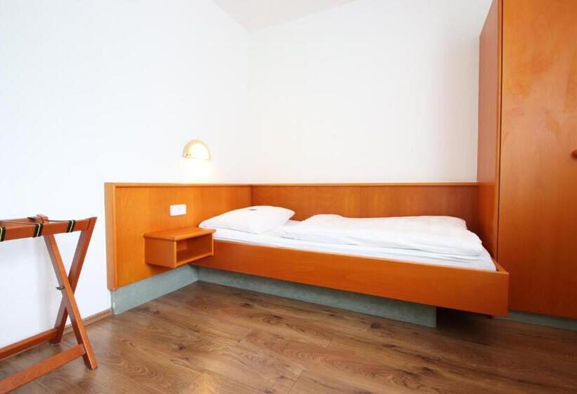 بنسيون Dörfler Garni