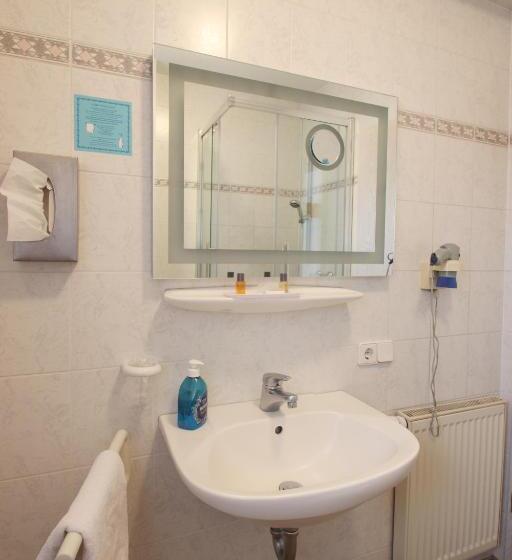 بنسيون Dörfler Garni