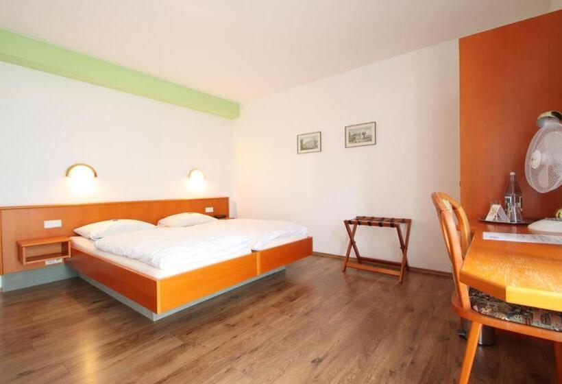 بنسيون Dörfler Garni