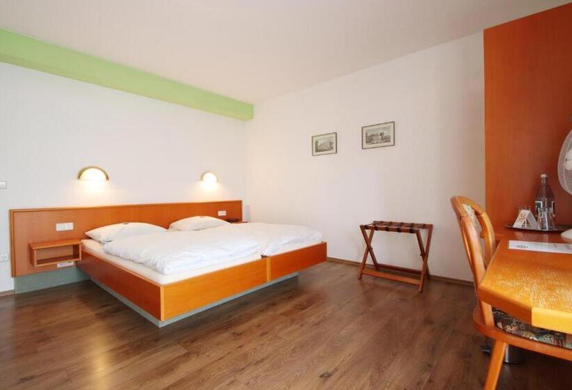 بنسيون Dörfler Garni