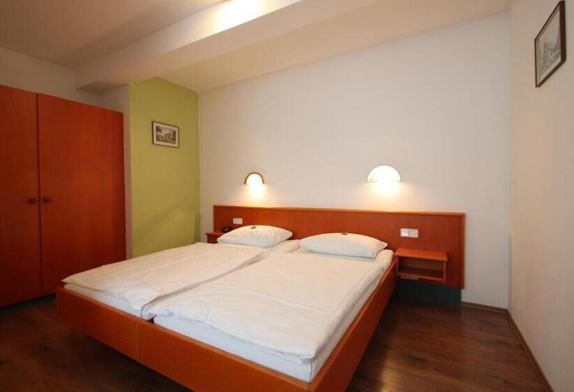 بنسيون Dörfler Garni