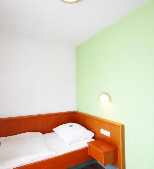 بنسيون Dörfler Garni