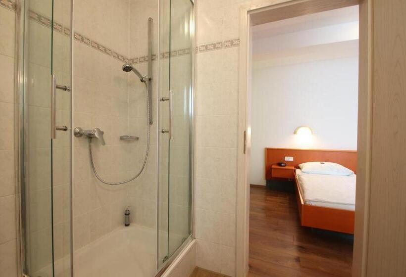 بنسيون Dörfler Garni