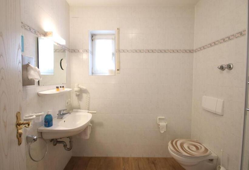 بنسيون Dörfler Garni