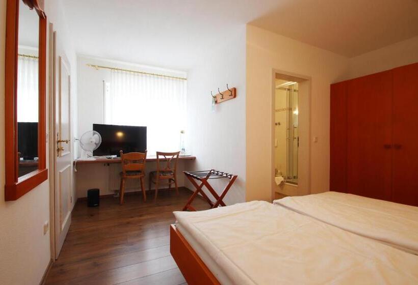 بنسيون Dörfler Garni