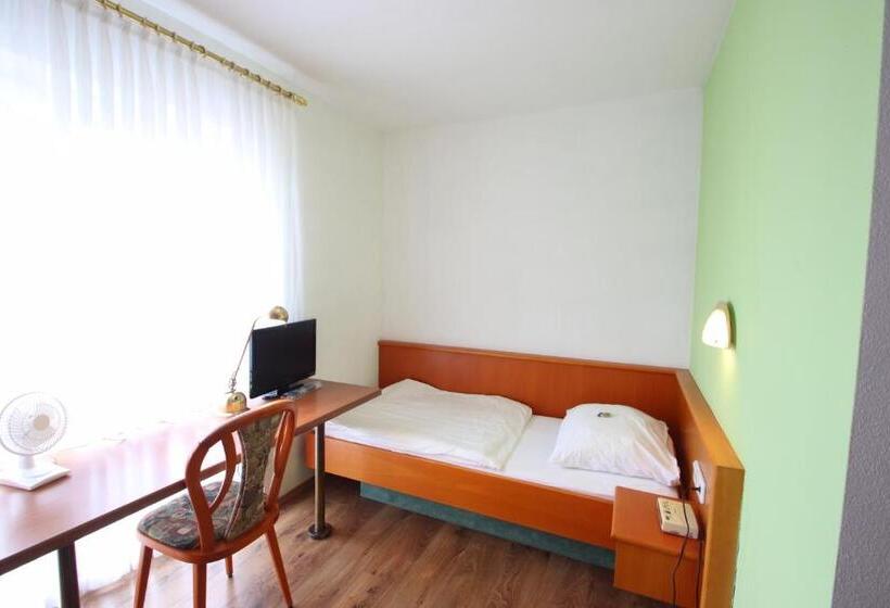 بنسيون Dörfler Garni