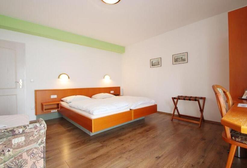 بنسيون Dörfler Garni