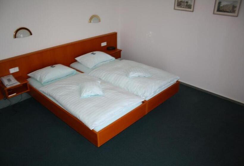 بنسيون Dörfler Garni