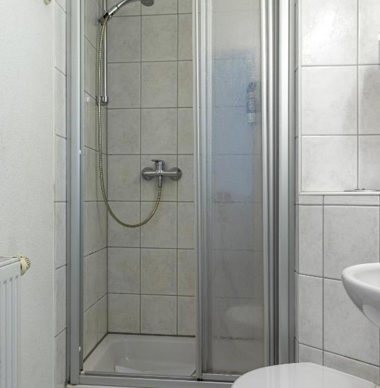 Pansiyon Gasthaus Traube, Ludwigshafen, Bodensee, Seenah Gelegen