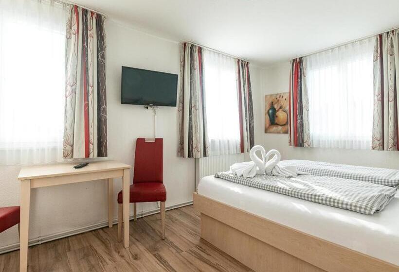 Pansiyon Gasthaus Traube, Ludwigshafen, Bodensee, Seenah Gelegen