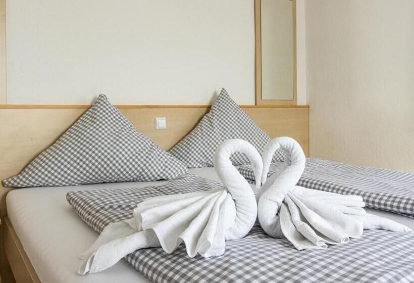 Pansiyon Gasthaus Traube, Ludwigshafen, Bodensee, Seenah Gelegen