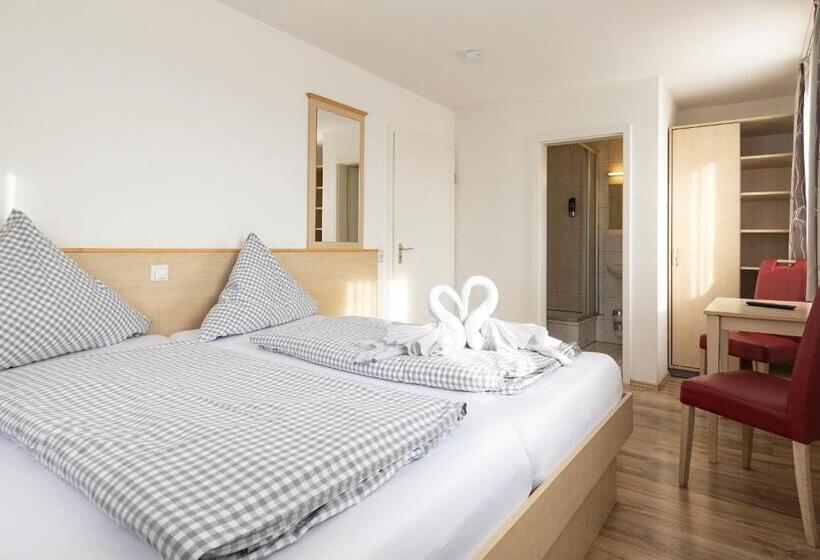 Pansiyon Gasthaus Traube, Ludwigshafen, Bodensee, Seenah Gelegen