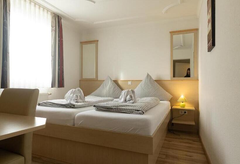 Pansiyon Gasthaus Traube, Ludwigshafen, Bodensee, Seenah Gelegen