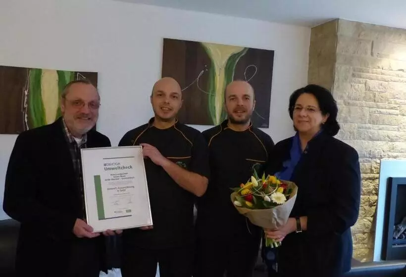 ペンション Grüner Baum Mit Restaurant & Wellness