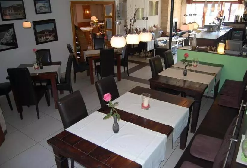 ペンション Grüner Baum Mit Restaurant & Wellness