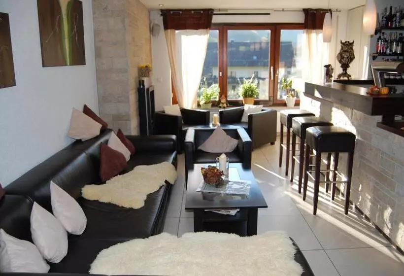 ペンション Grüner Baum Mit Restaurant & Wellness