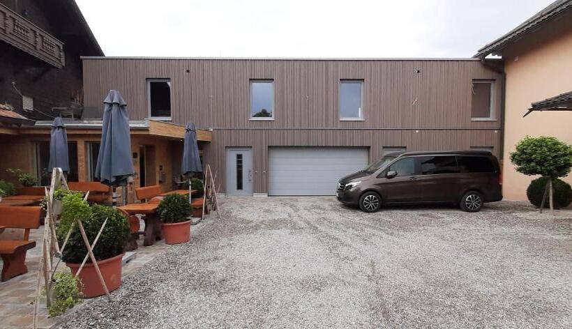 ペンション Restaurant Gasthaus Bonimeier