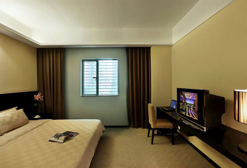 Otel Maple Leaf Convenience