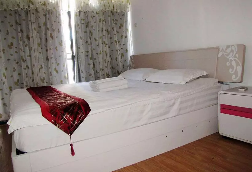 She & He Apartment(luohu Zunyu)