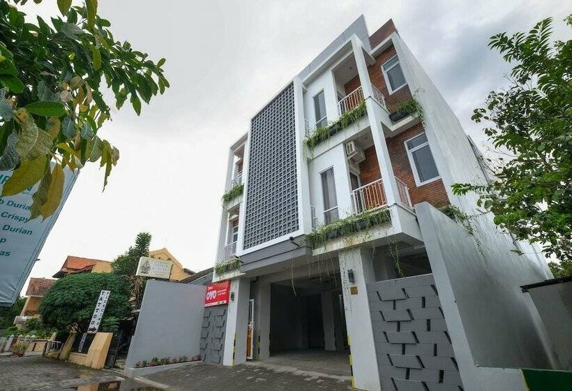 Отель Damar Kusumo Guest House By Oyo Rooms