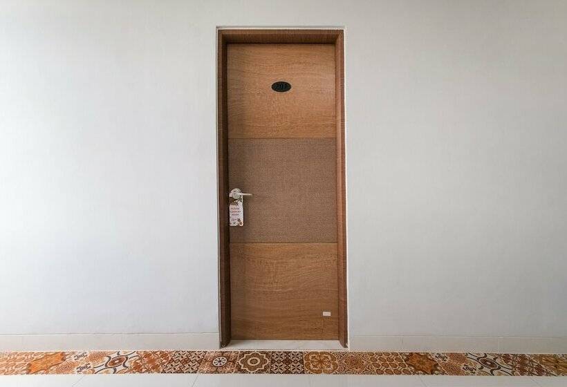 Отель Damar Kusumo Guest House By Oyo Rooms