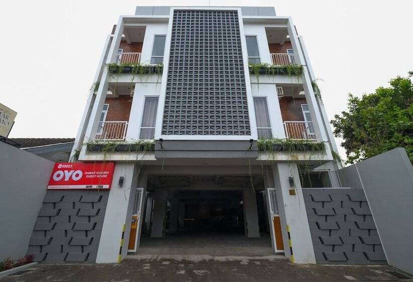 Отель Damar Kusumo Guest House By Oyo Rooms
