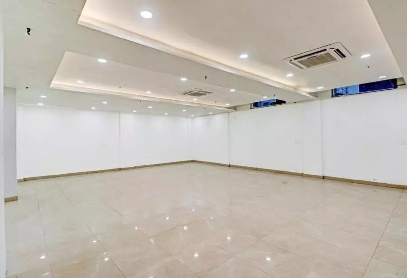 Hotelli Super Townhouse Sector 30 Near Botanic Garden Of Indian Republic