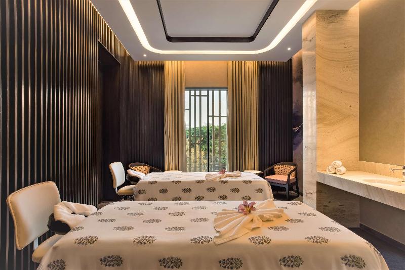 Hotel Radisson Blu  & Spa, Nashik