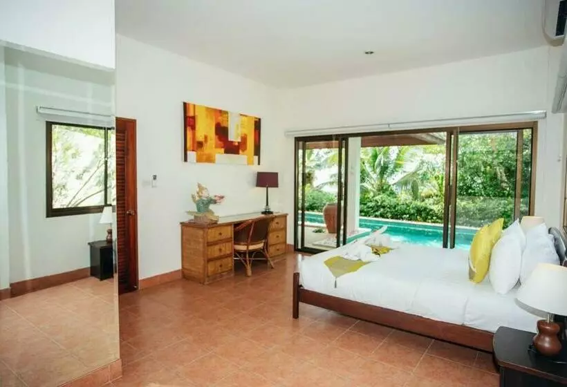Secret Garden Villa 3br（pool/walk To Beach）