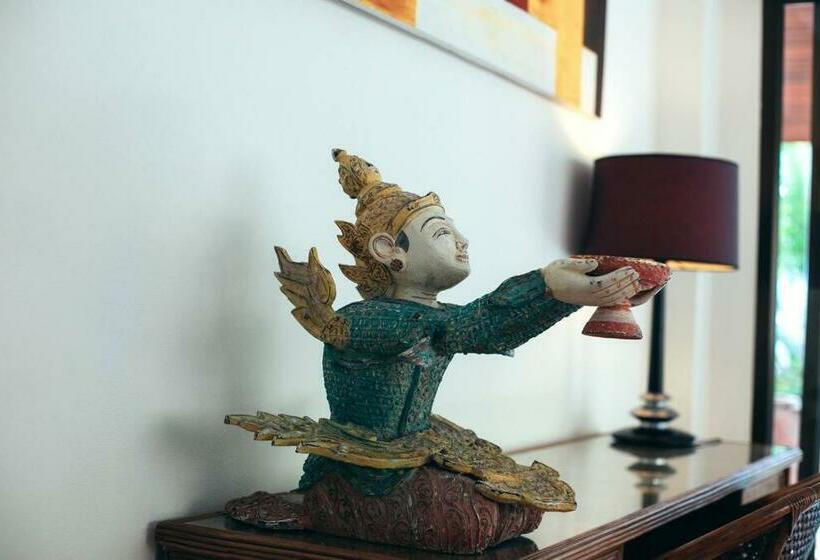 Secret Garden Villa 3br（pool/walk To Beach）