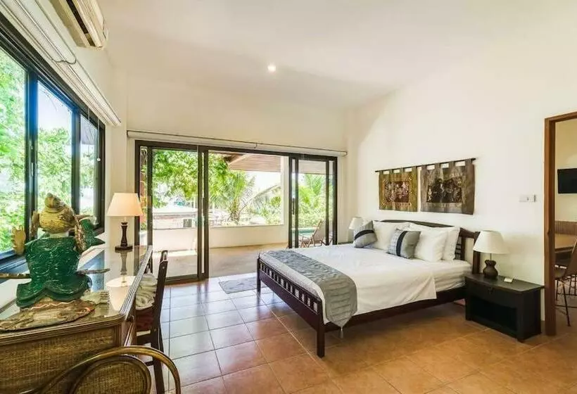 Secret Garden Villa 3br（pool/walk To Beach）