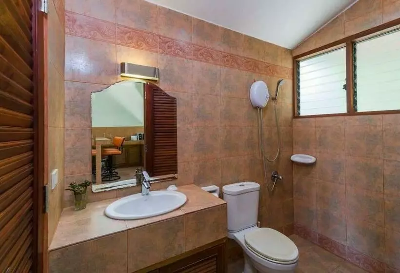 Secret Garden Villa 3br（pool/walk To Beach）