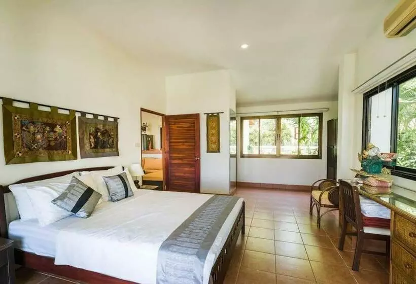Secret Garden Villa 3br（pool/walk To Beach）