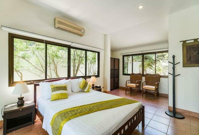 Secret Garden Villa 3br（pool/walk To Beach）