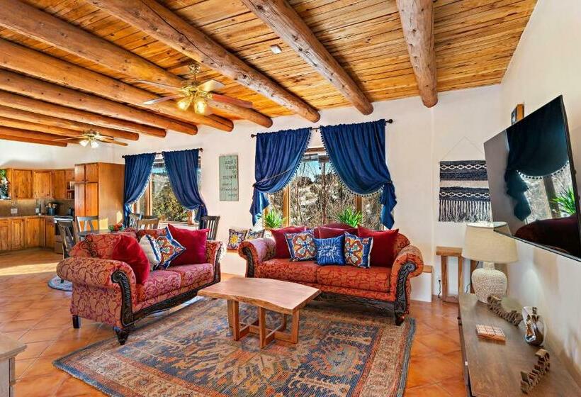 28 Vista De Luna Unit 4