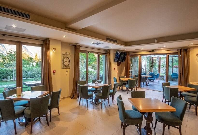 Отель Anavasi Mountain Resort